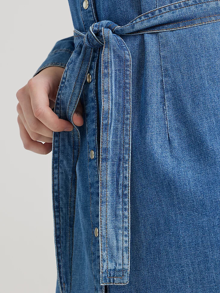abito in denim con bottoni a pressione in stile western a maniche lunghe da donna in denim medio