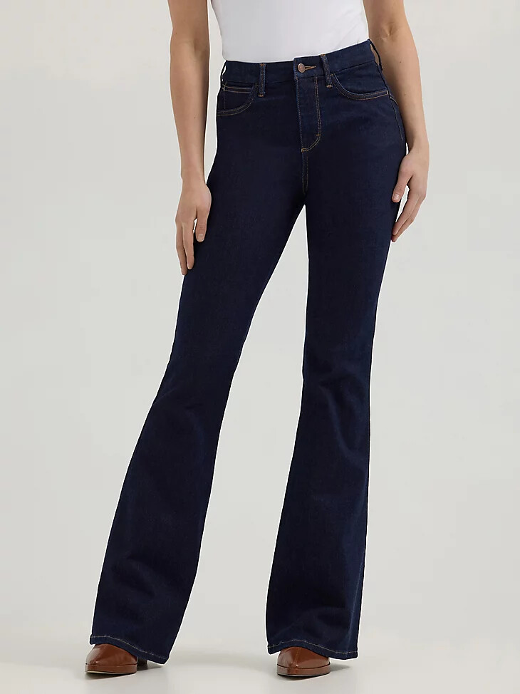 jeans a zampa delefante wrangler bespoke da donna modello adalyn