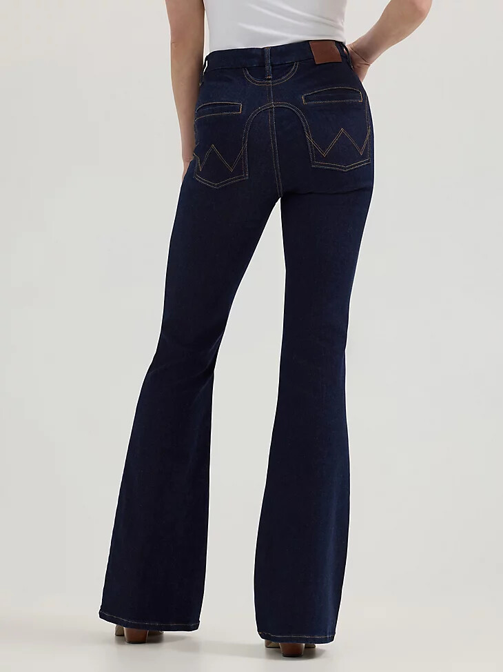 jeans a zampa delefante wrangler bespoke da donna modello adalyn