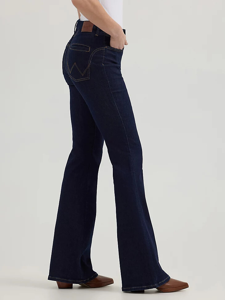 jeans a zampa delefante wrangler bespoke da donna modello adalyn