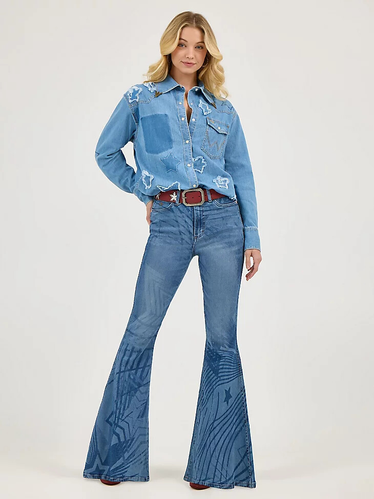pantaloni a zampa wrangler x lainey wilson rockstar mid wash