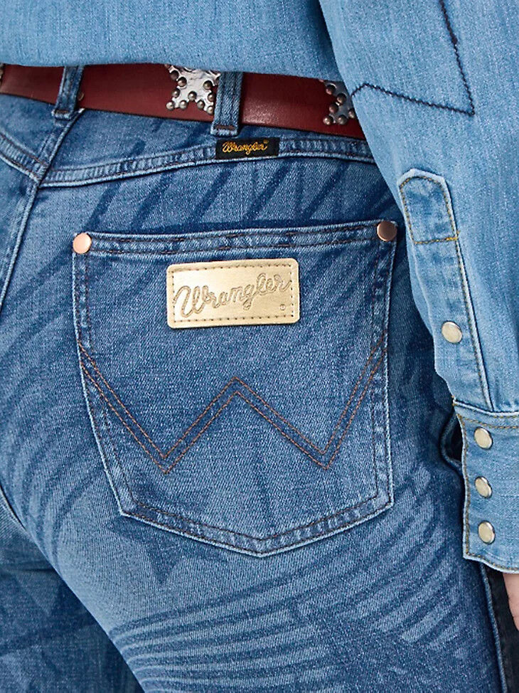 pantaloni a zampa wrangler x lainey wilson rockstar mid wash