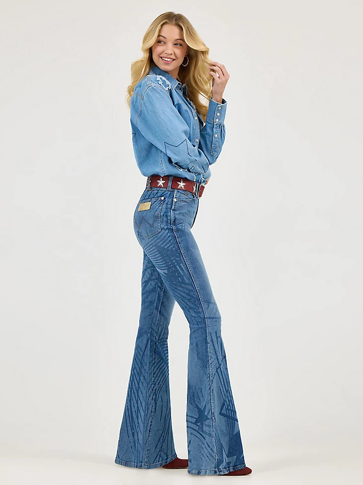 pantaloni a zampa wrangler x lainey wilson rockstar mid wash