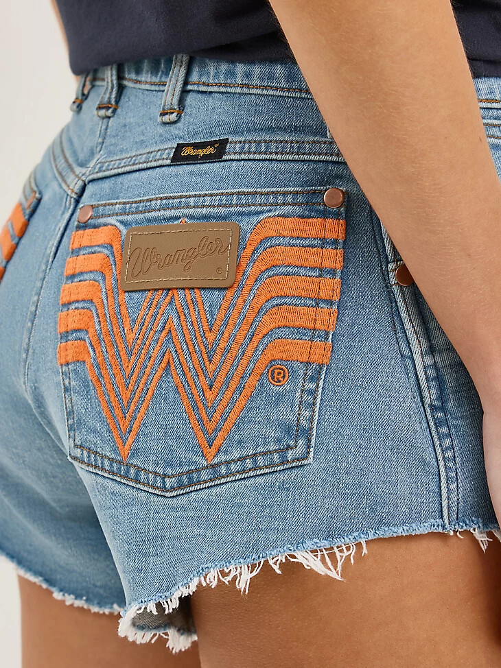 pantaloncini corti rivisitati wrangler x whataburger lavati al sole