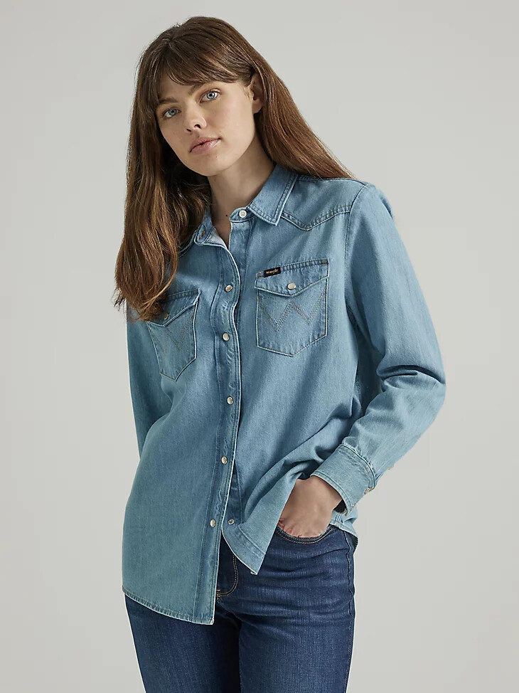 camicia da uomo in denim modello boyfriend blu ghiaccio
