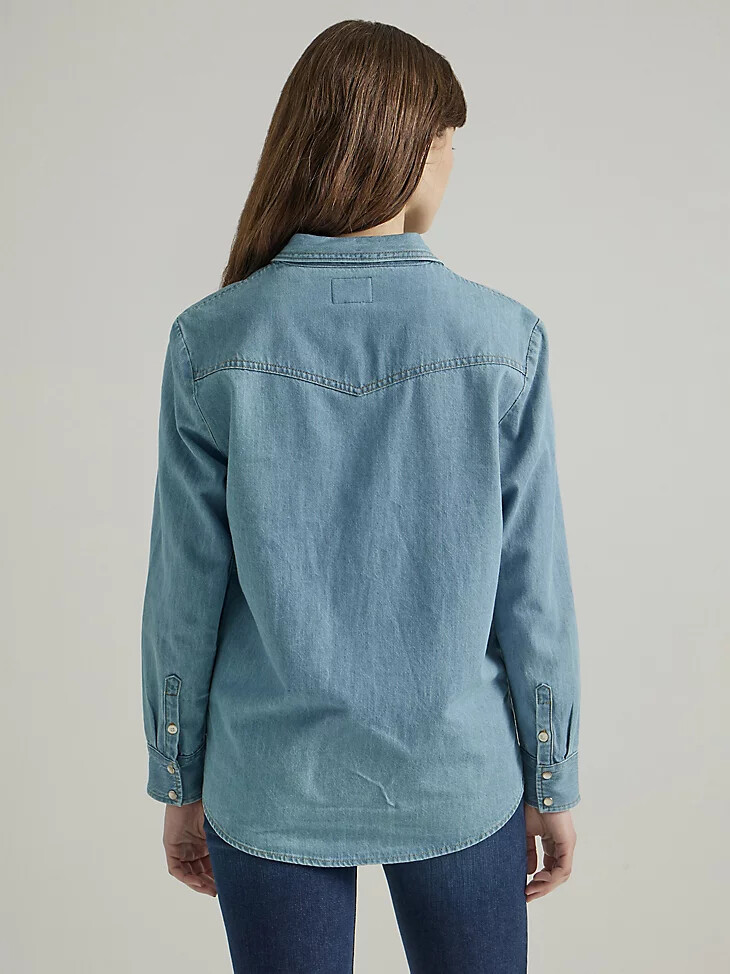 camicia da uomo in denim modello boyfriend blu ghiaccio