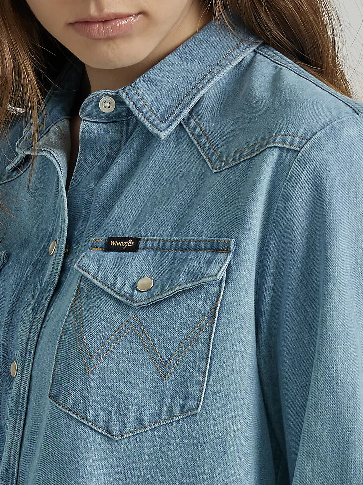 camicia da uomo in denim modello boyfriend blu ghiaccio