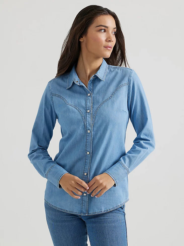 camicia in denim wrangler x yellow rose di kendra scott lavaggio medio