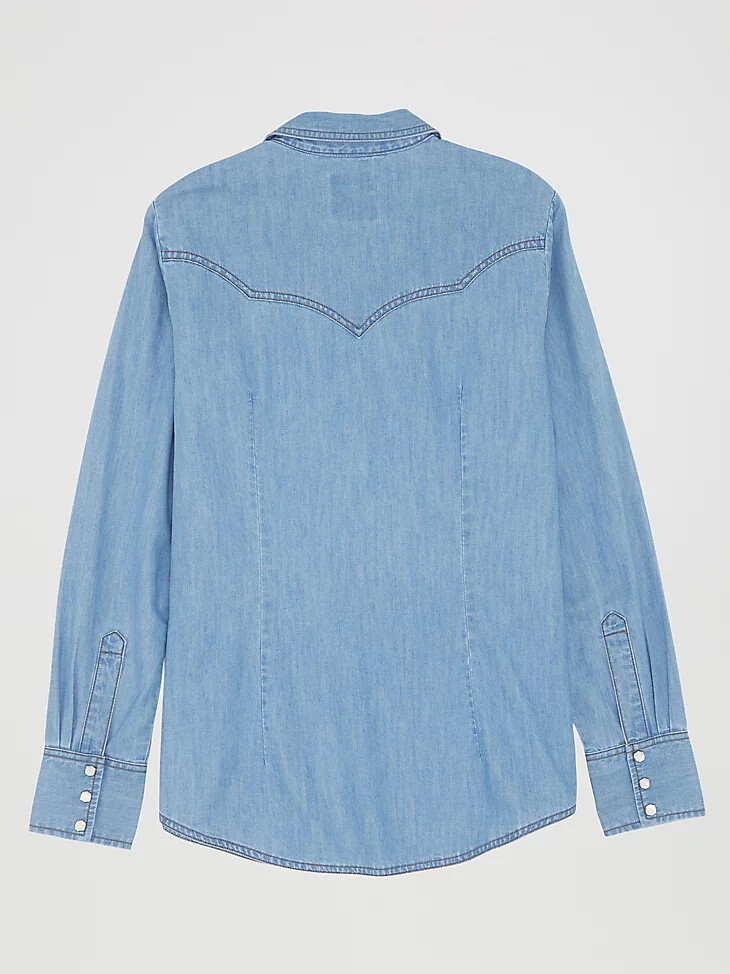 camicia in denim wrangler x yellow rose di kendra scott lavaggio medio