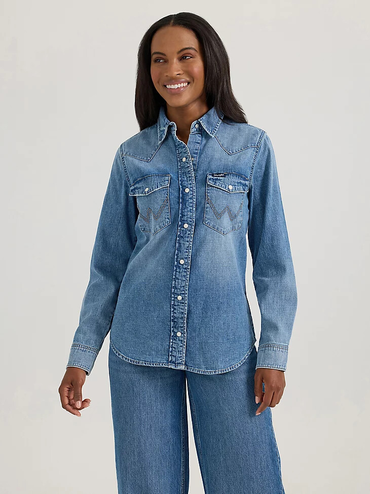 camicia da donna wrangler classic denim slim western con bottoni automatici lavaggio medio