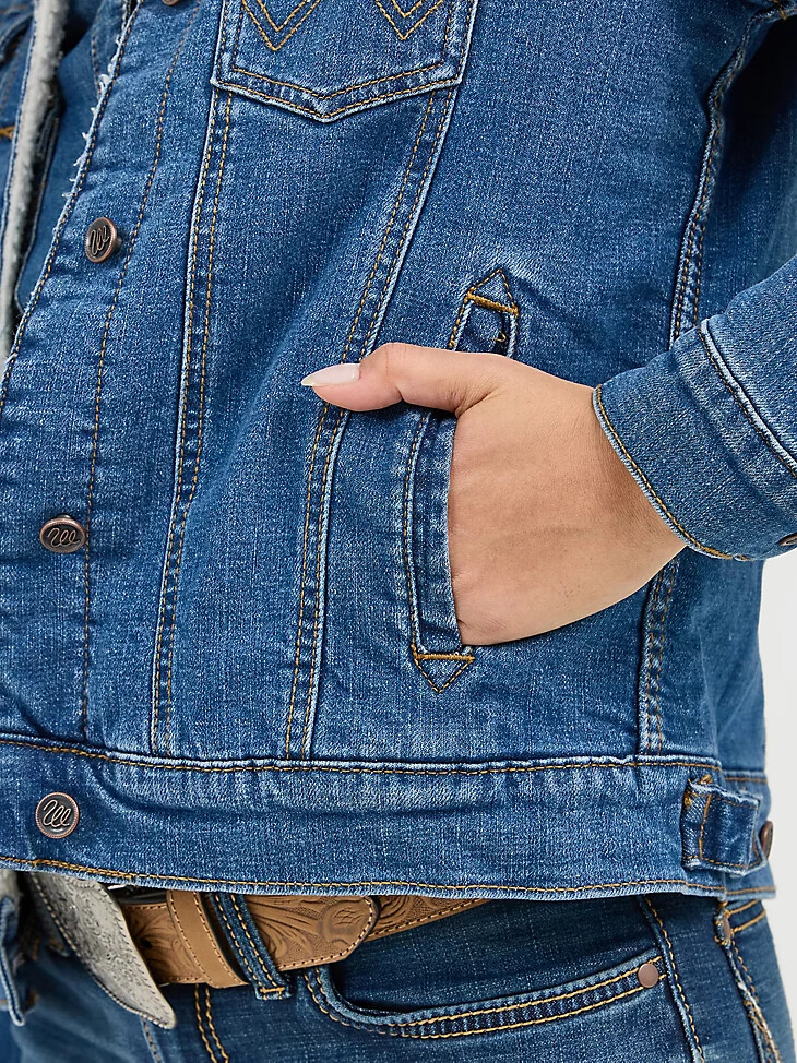 giacca in denim western foderata in sherpa wrangler retro da donna in denim