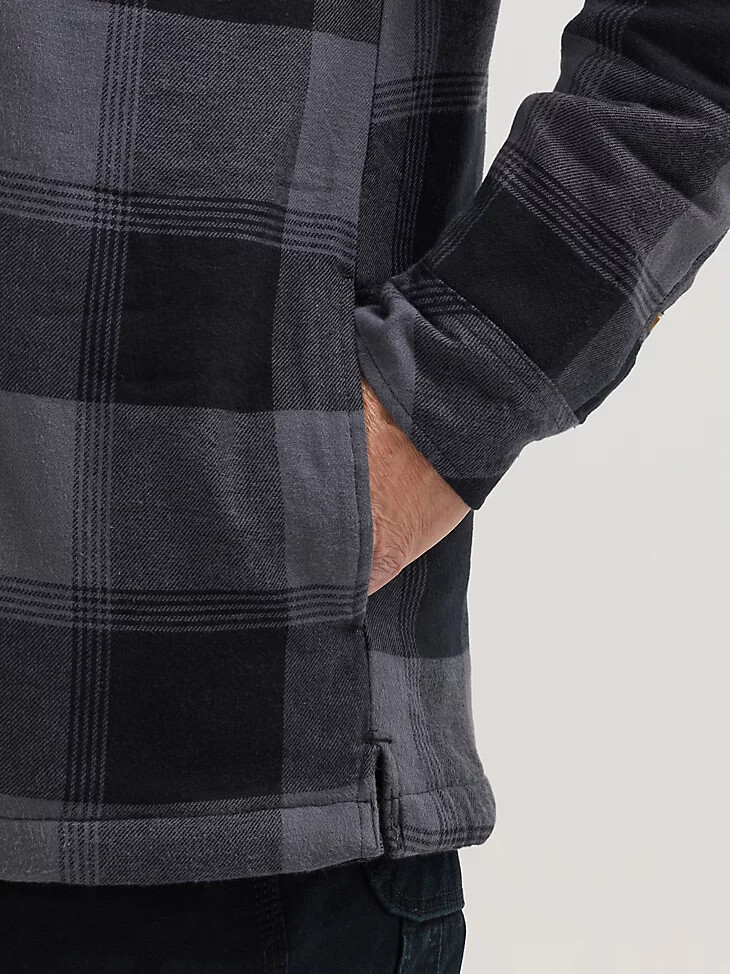 giacca da lavoro in flanella con cappuccio wrangler riggs workwear nera a quadri