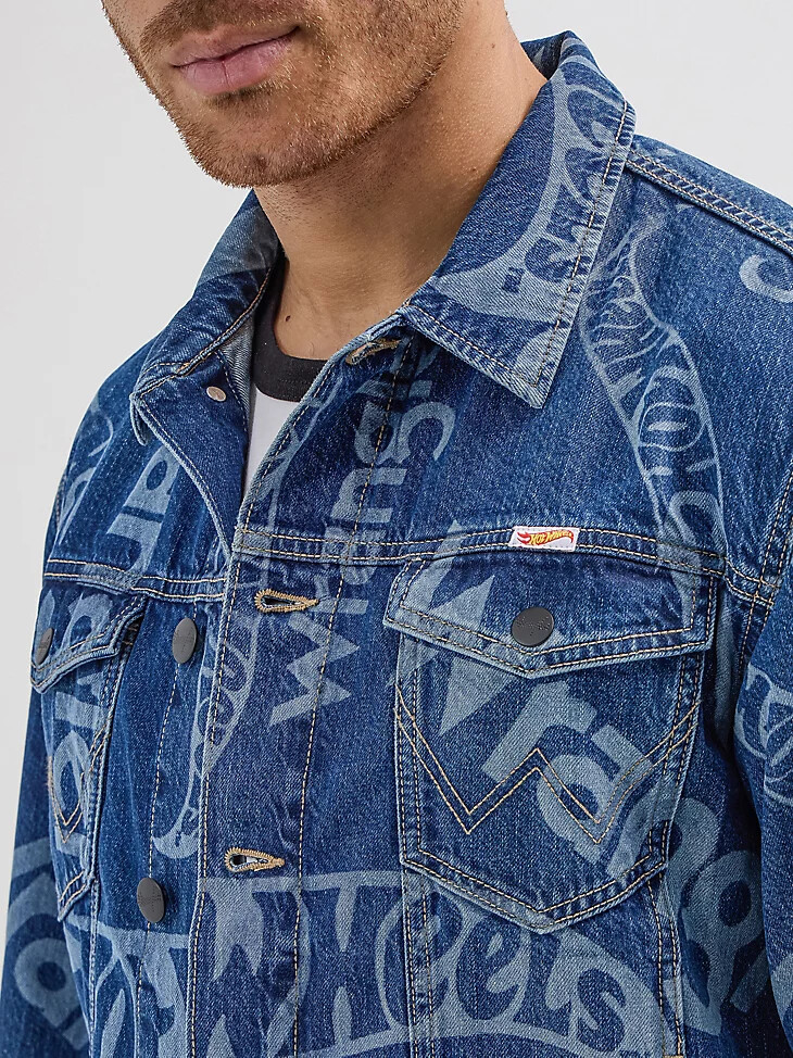 giacca in denim con logo laser da uomo wrangler x hot wheels blu medio