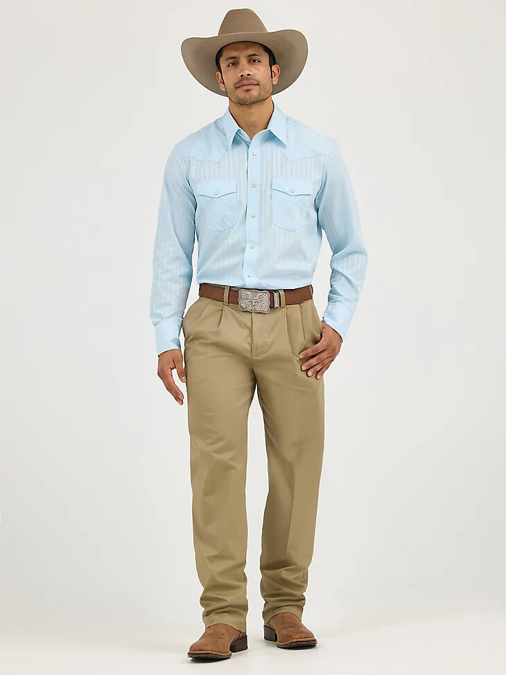 pantaloni da uomo wrangler casuals con pieghe anteriori e vestibilità rilassata color cachi