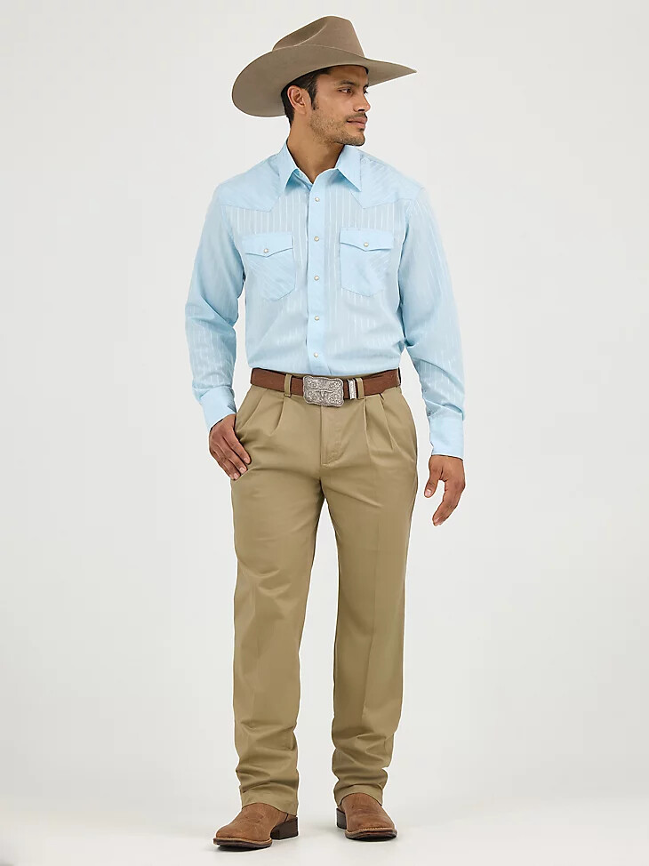 pantaloni da uomo wrangler casuals con pieghe anteriori e vestibilità rilassata color cachi