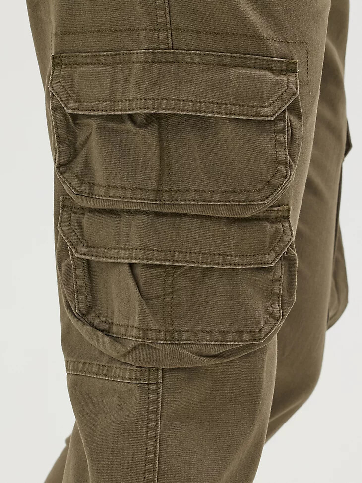 pantaloni cargo affusolati wrangler flex da uomo verde pino
