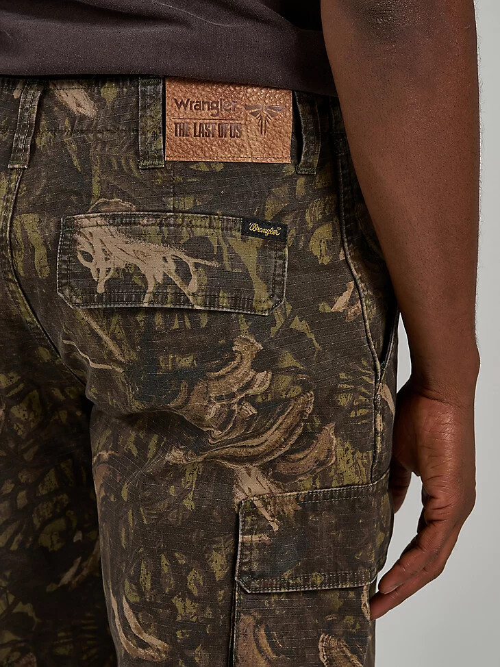 pantaloni mimetici cordyceps wrangler x the last of us