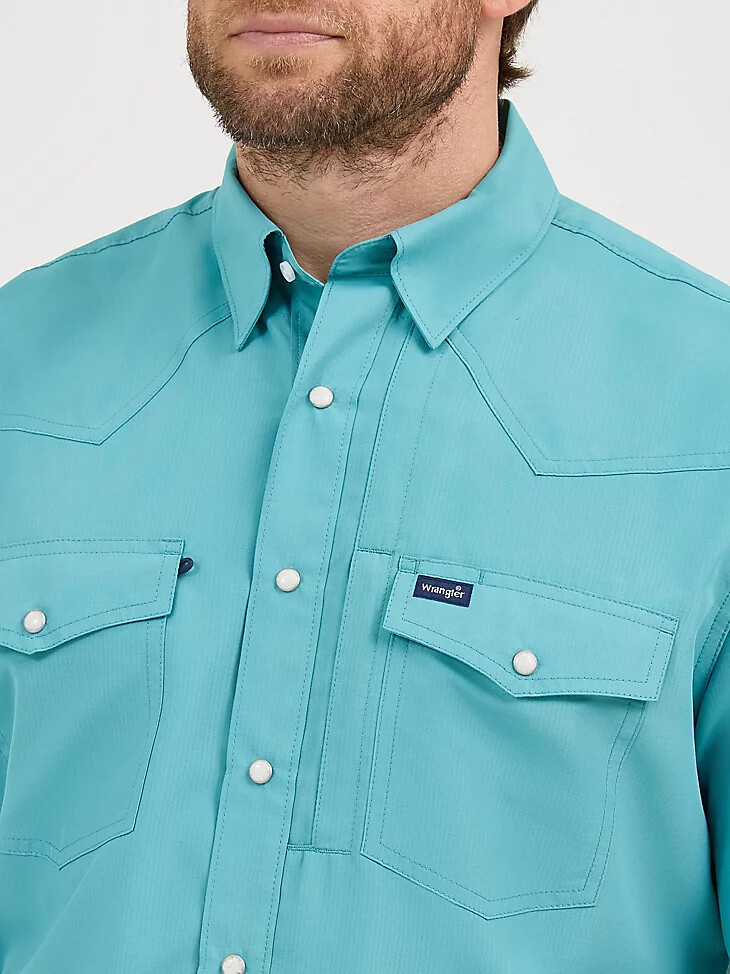 camicia a maniche corte da uomo wrangler performance snap tinta unita color verde acqua tenue