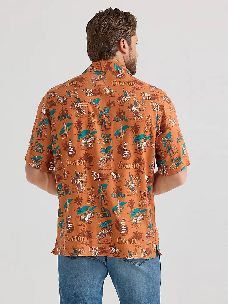 camicia da campeggio con bottoni a pressione sul davanti e scritta wrangler coconut cowboy aloha orange
