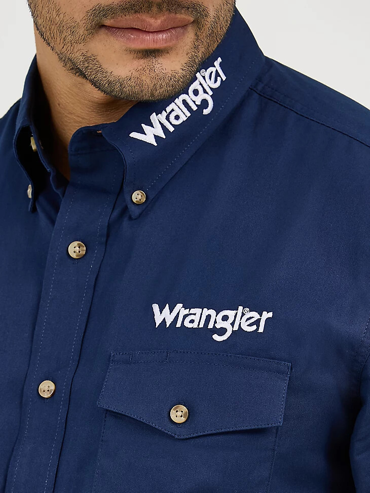 camicia da uomo a maniche lunghe con bottoni e logo wrangler blu navy